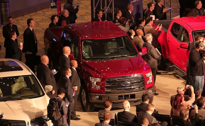 2015 ford f 150 wins north american truck of the year