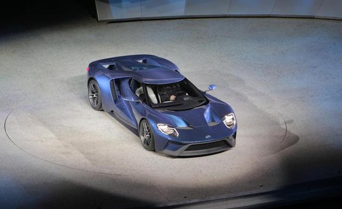 ford gt drops in detroit along with all the jaws