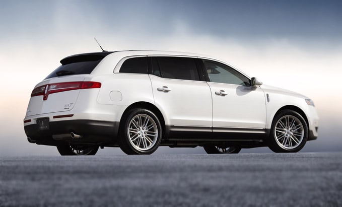 Luxury SUV That Doesn't Need Premium Gas: Smart Buy!