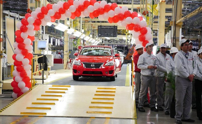 A traves del Centro de Distribucion Vehicular adjunto a planta Aguascalientes A2 se llevaron a cabo las operaciones de envio de las 200 mil unidades a tres destinos: Estados Unidos, Brasil y Puerto Rico.