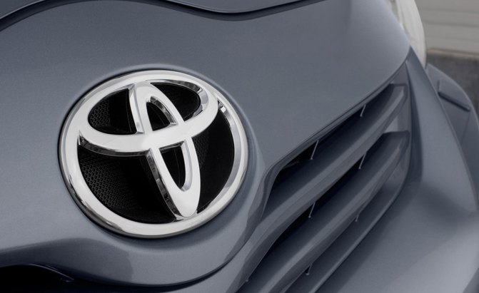 toyota expands takata airbag recall to 1 37m more vehicles