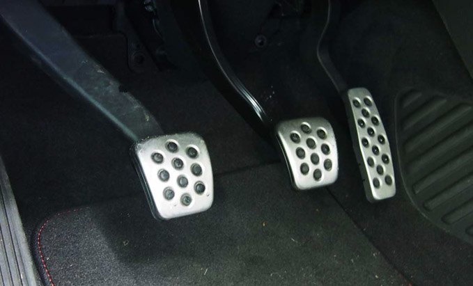 Top 10 Ways to Be a Better Track Driver | AutoGuide.com