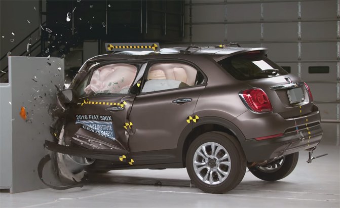 2016 fiat 500x earns iihs top safety pick award
