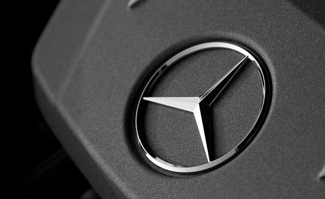 840 000 daimler and mercedes vehicles join takata airbag recall