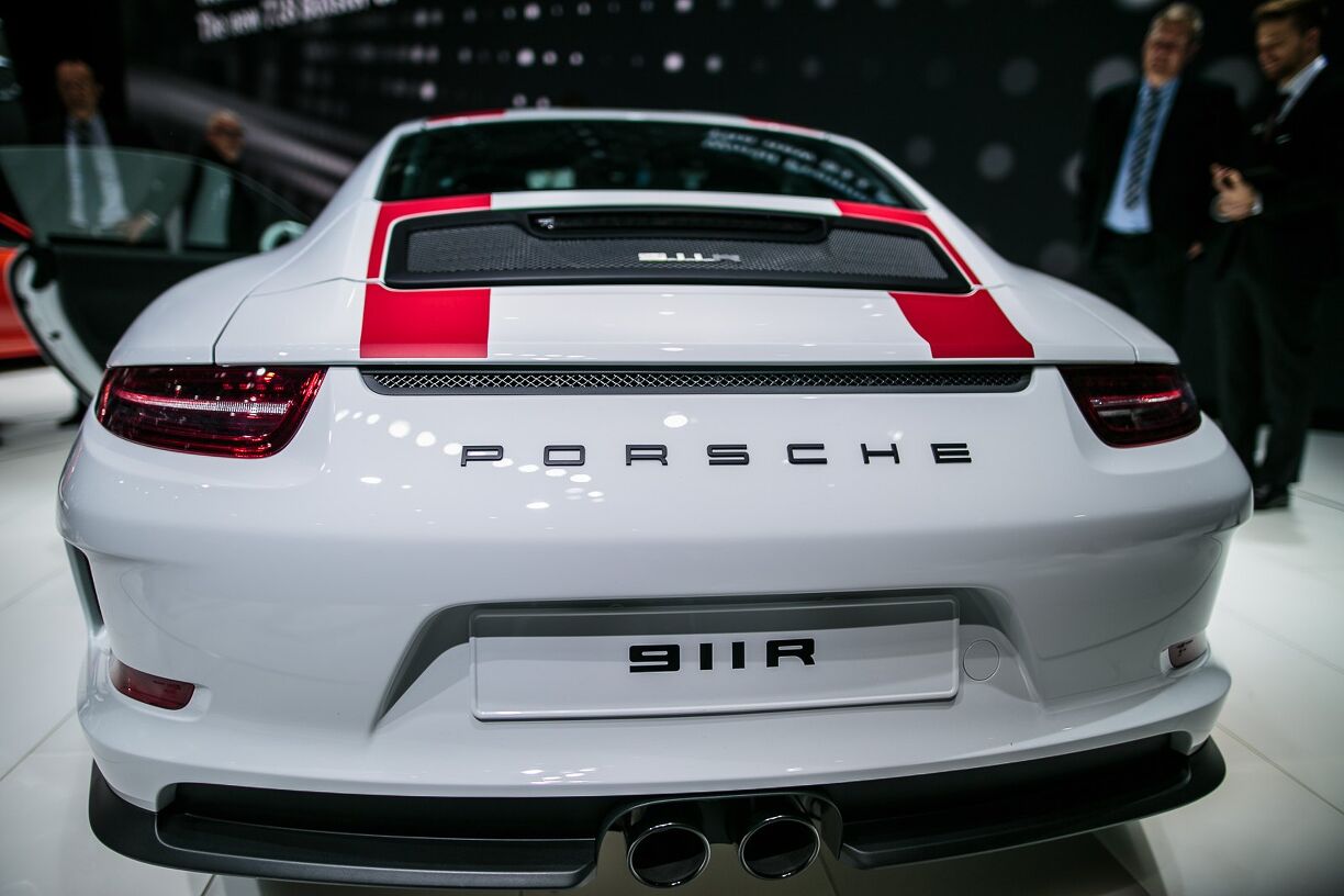 Top 5 Things You Need to Know About the Porsche 911 R | AutoGuide.com