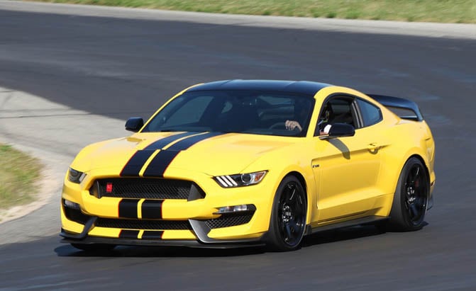 Ford Offers Mustang Shelby GT350 Owners Free Track School