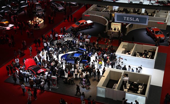 Tesla VP of Global Communications Leaves as Model 3 Gets Ready to Debut