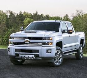 The 2017 Chevrolet Silverado HD features an all-new, patented air intake system. Marked by a dramatic hood scoop, the system drives cool, dry air into the engine for sustained performance and cooler air temperatures during difficult driving conditions.