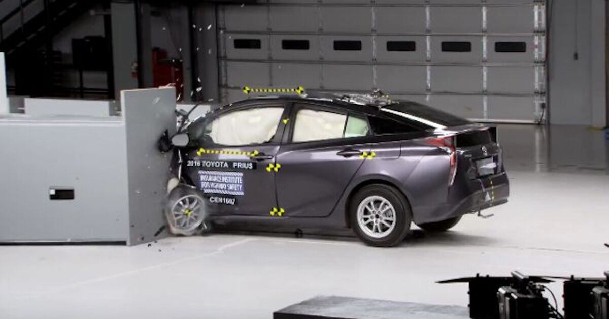 Crashed Prius 2016 Toyota Prius, Prius Prime Perform Well in Crash Tests | AutoGuide.com