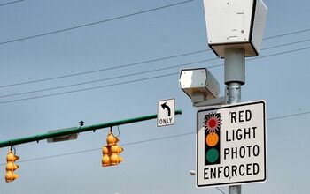 IIHS Study Reveals Red Light Cameras Save Lives
