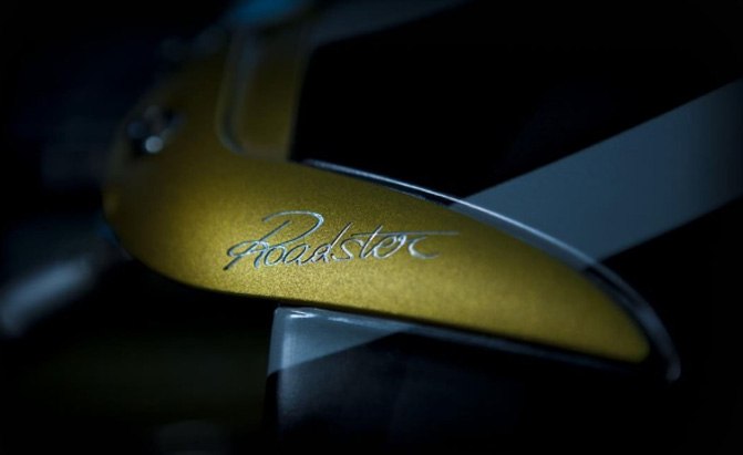 Pagani Finally Confirms a Huayra Roadster, Rich People Everywhere Start Buying Sunscreen