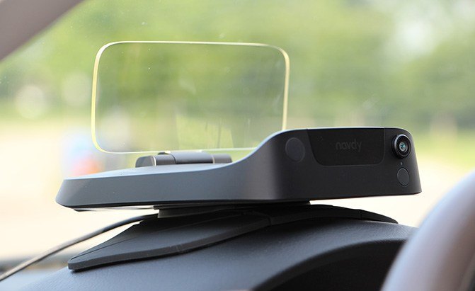 Navdy Head-Up Display Review: Can You Make an Old Car Feel Modern?