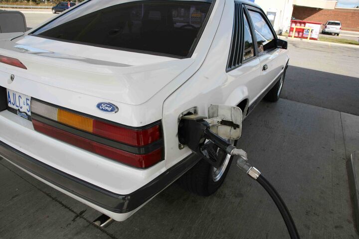 Analyst Predicts EVs Will Cause Oil Prices to Dip to $10 a Barrel