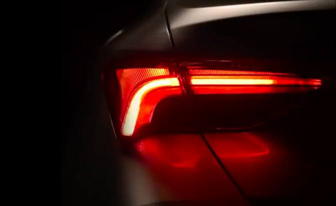Toyota Shows Off the New Avalon's Fancy Directional Turn Signals