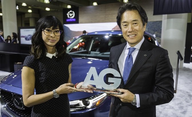 AutoGuide.com Hands 2018 Utility Vehicle of the Year Award to Mazda