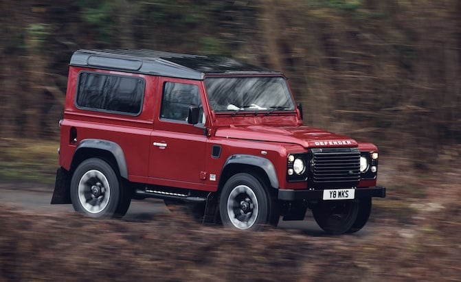A Land Rover Defender Pickup Truck Could Arrive by 2020