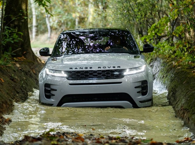 all new range rover evoque debuts looking like a little velar