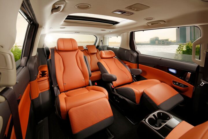 2022 kia sedona shows off reclining relaxation seats and clean new looks