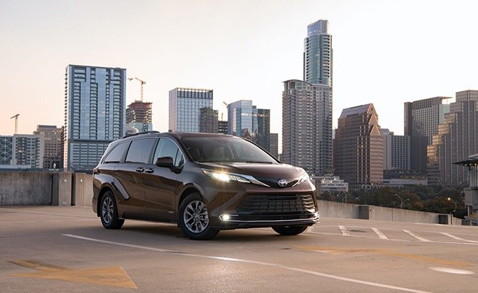 2021 Toyota Sienna Starts From $35,635, To Hit Dealerships in November