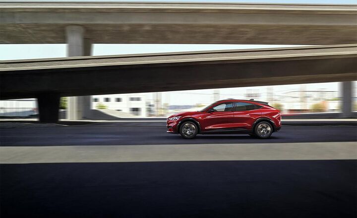 2021 ford mustang mach e certifies 300 mile range