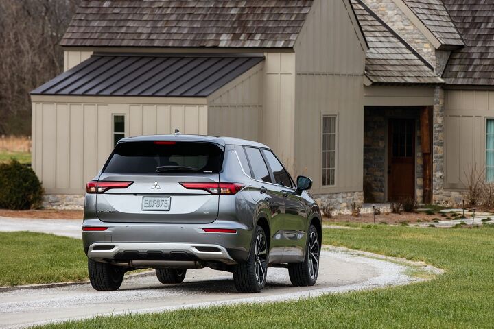 2022 mitsubishi outlander debuts with new bones class leading features