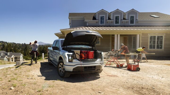 2022 ford f 150 lightning strikes with 563 hp 10 000 lb towing capacity 40k