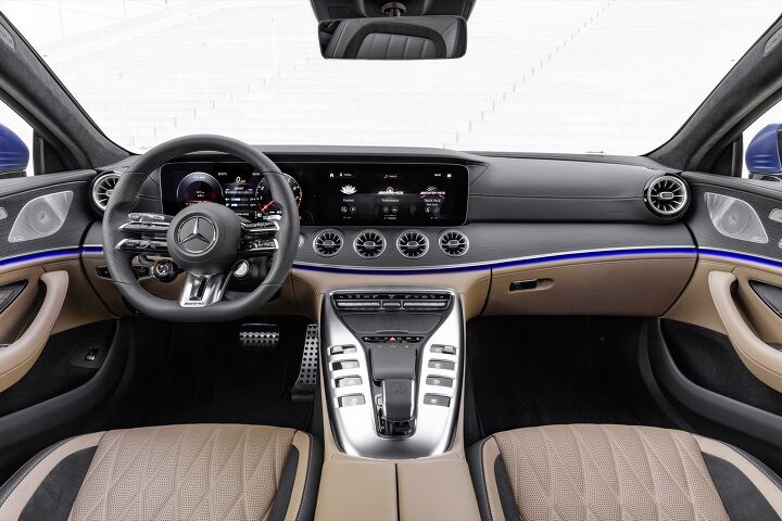 Mercedes-AMG GT 53 4MATIC+ (Kraftstoffverbrauch kombiniert: 8,7-8,6 l/100 km, CO2-Emissionen kombiniert: 198-196 g/km); 2021; Exterieur: spektralblau magno; Interieur: Leder Exklusiv Nappa STYLE tartufobraun/schwarz, Performance Lenkrad in Leder Nappa mit Lenkradtasten // Mercedes-AMG GT 53 4MATIC+ (combined fuel consumption: 8,7-8,6 l/100 km, combined CO2 emissions: 198-196 g/km); 2021; exterior: spectrale blue magno; interior: exclusive leather nappa STYLE  truffle brown/black, steering wheel in nappa leather with steering wheel buttons