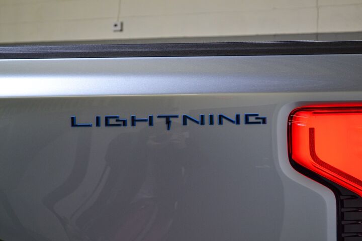 2022 ford f 150 lightning hands on preview 5 things we love about the ev pickup