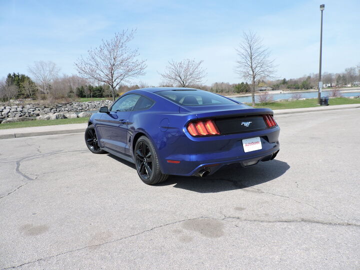 2015 ford mustang v6 vs ford mustang ecoboost