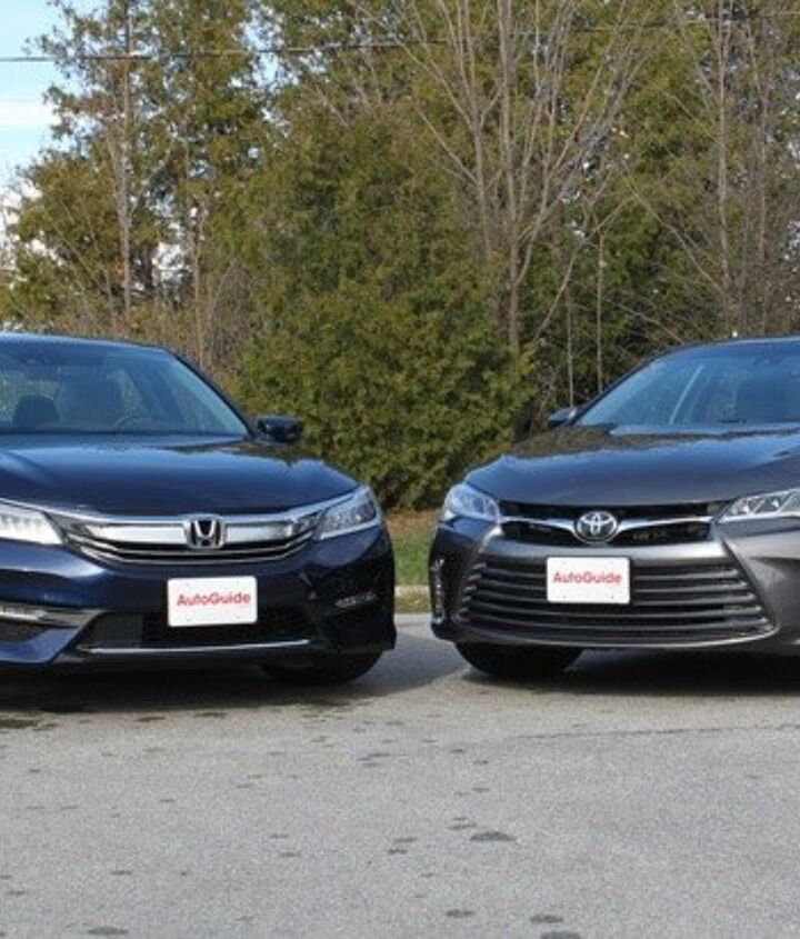Honda Accord 2016 vs Toyota Camry 2016: Pertempuran Dua Raja Sedan
