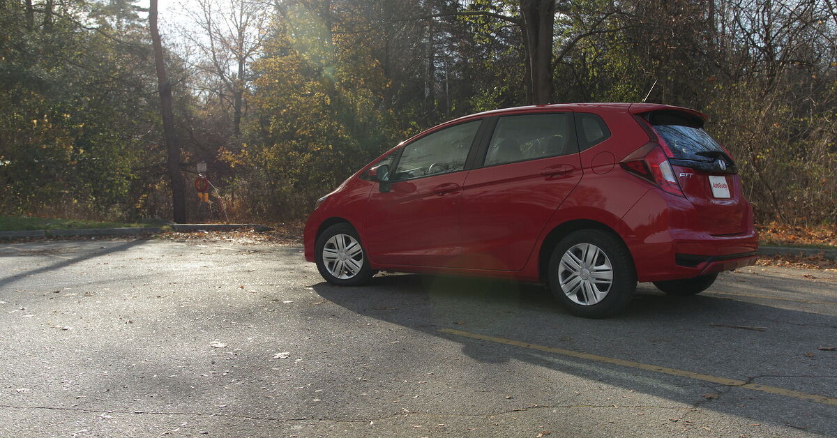 2018 Kia Rio Vs Honda Fit Comparison AutoGuide com 2018 Kia Rio Vs Honda Fit Comparison AutoGuide com