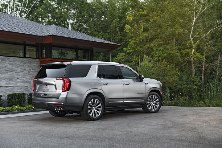 chevrolet tahoe vs gmc yukon which of these full size gm suvs is the better buy