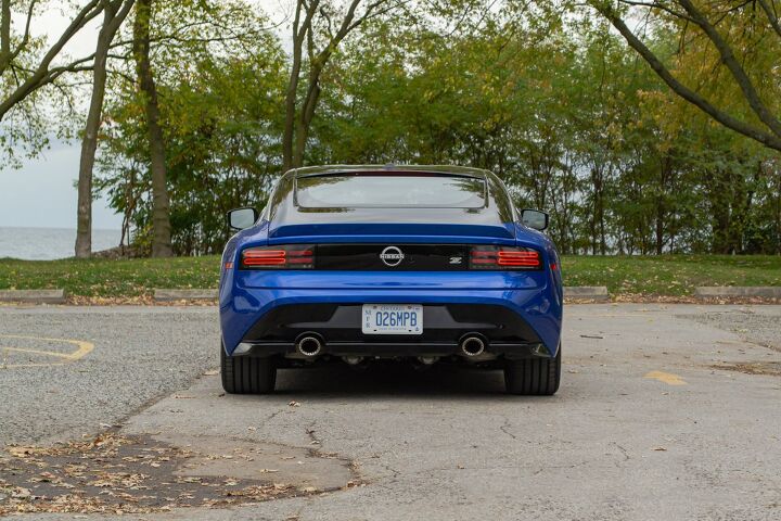 2023 nissan z vs 2022 chevrolet camaro comparison blue meanies