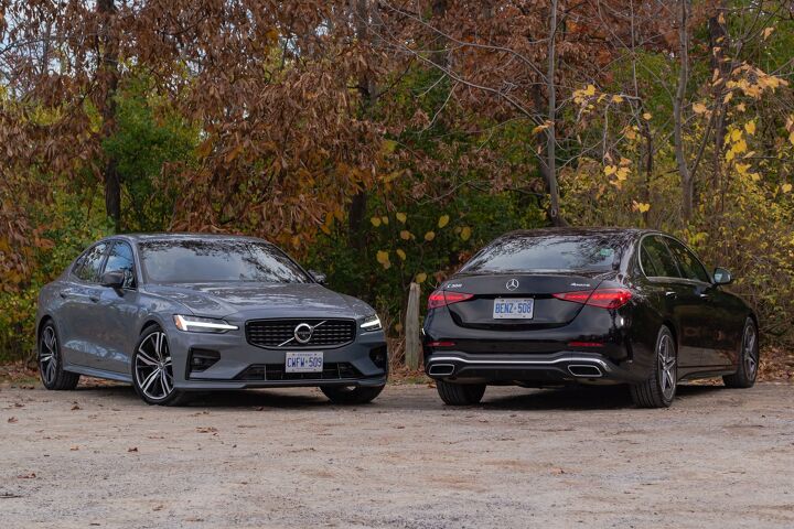 2022 mercedes benz c300 vs 2022 volvo s60 comparison