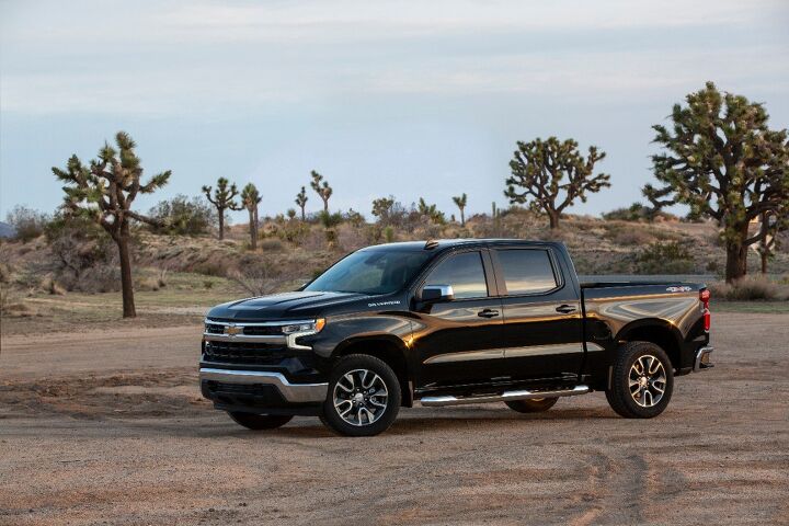 2022 Chevrolet Silverado LT exterior