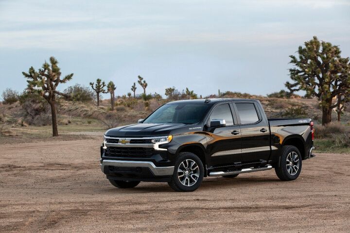 2022 Chevrolet Silverado LT exterior