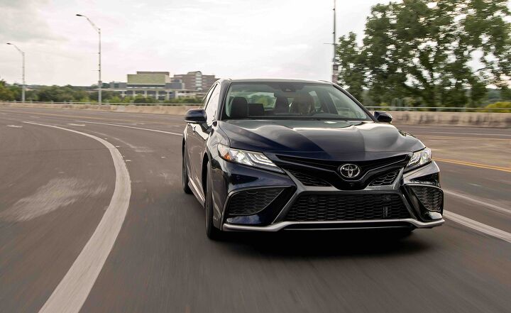 toyota camry le vs se which trim is right for you
