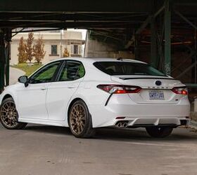 toyota camry le vs se which trim is right for you