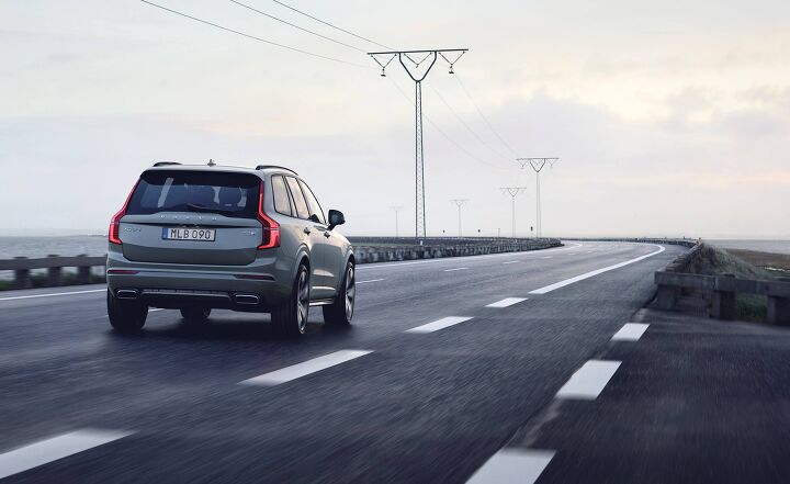 XC90 Plug-In Hybrid R-Design T8 in Thunder Grey