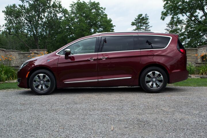 2017 Chrysler Pacifica Hybrid Review