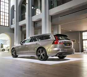 2019 Volvo V60 Review | AutoGuide.com