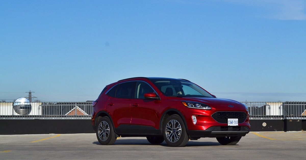 2020 Ford Escape AWD 1.5 Review | AutoGuide.com