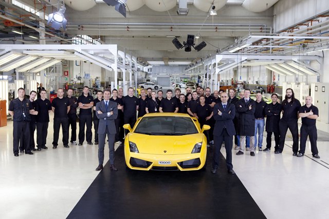 lamborghini builds 10 000th gallardo
