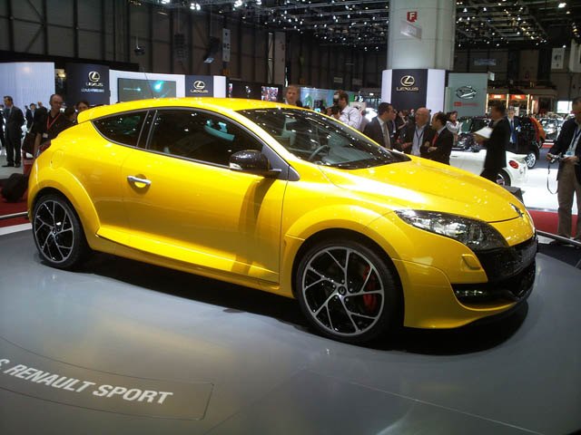 Renaultsport Megane RS To Get More Power, We Can Only Watch From Afar