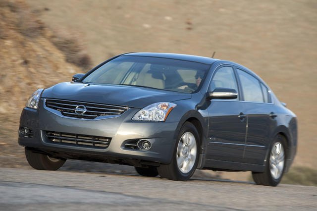 Nissan Altima Hybrid Gets the Axe