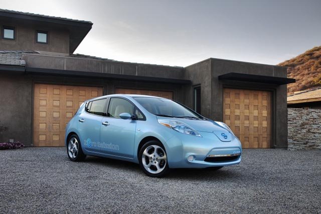 nissan leaf arrives in chicago ahead of schedule as demand surges