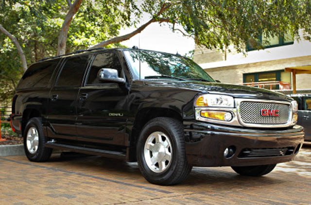 DANIEL WALLACE | Times TP_343062_WALL_mayor_1 (08/25/2011 Tampa) Tampa Mayor Bob Buckhorn is driving a black 2005 GMC Yukon Denali that may have to belonged to an accused pimp. The truck is sitting in his parking spot outside Tampa City Hall. [DANIEL WALLACE, Times]