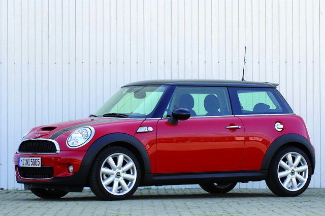 MINI Cooper S Engine Fire Concerns Prompt Safety Investigation