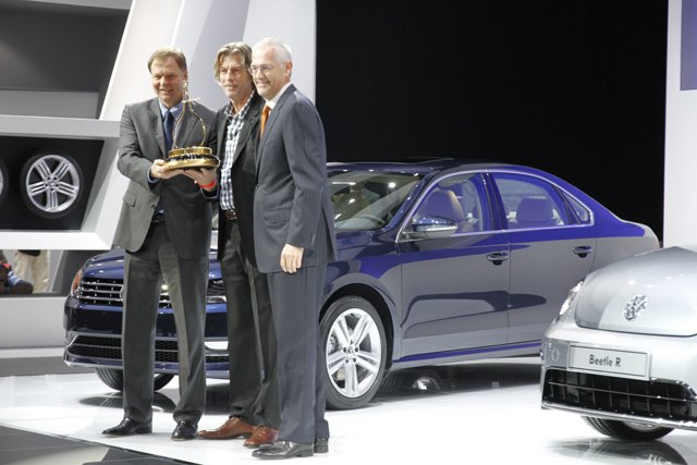 motor trend selects 2012 volkswagen passat as its car of the year 2011 la auto show