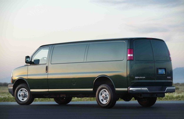 GMC Savana G2500 Cargo Van with 6.6L Duramax 6600 turbodiesel V-8. X10FC_GM009 (United States)